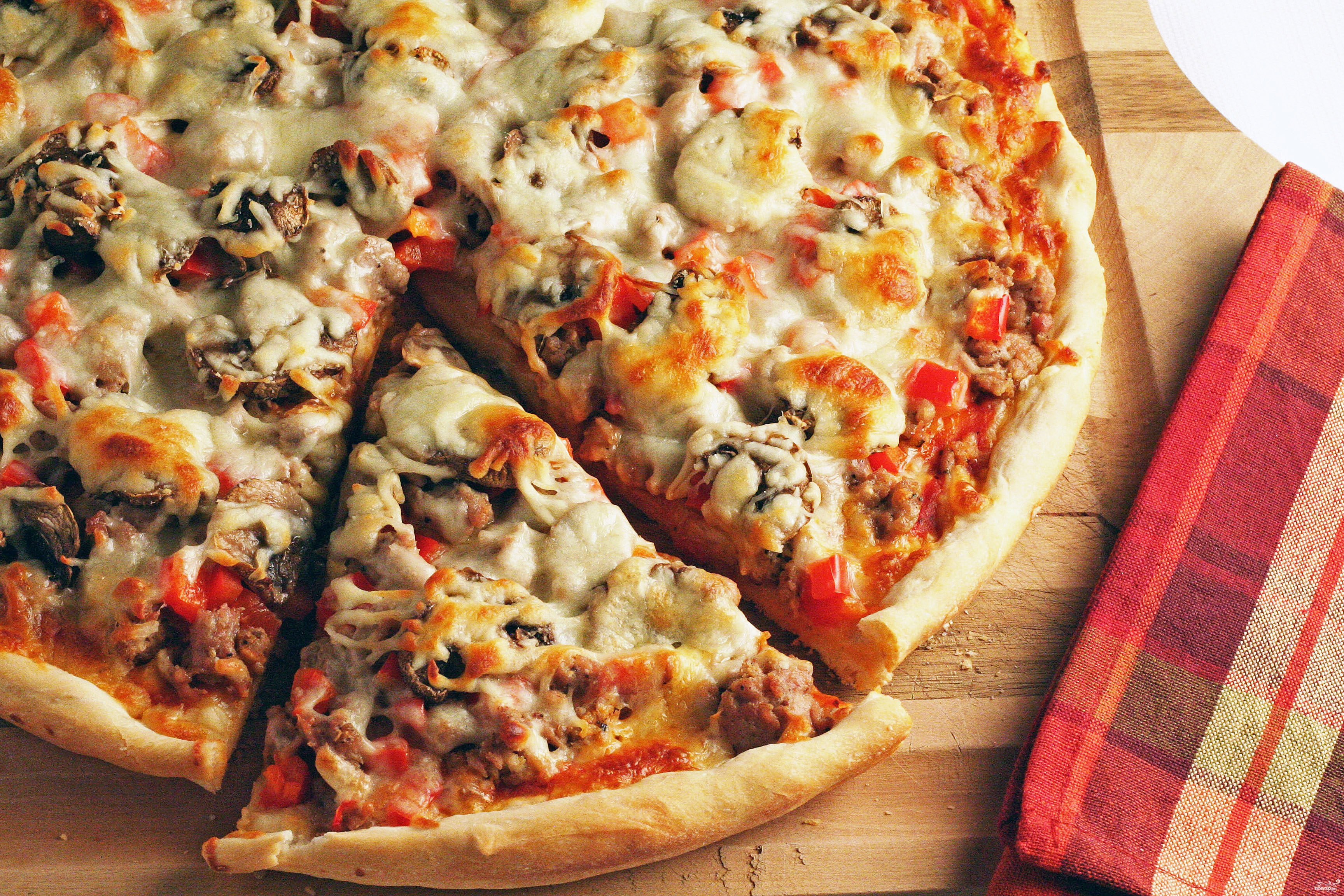 Вісім популярних страв світу, які колись їли тільки бідні. Піца