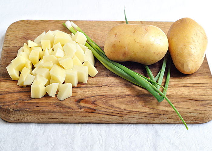 Як правильно солити картоплю