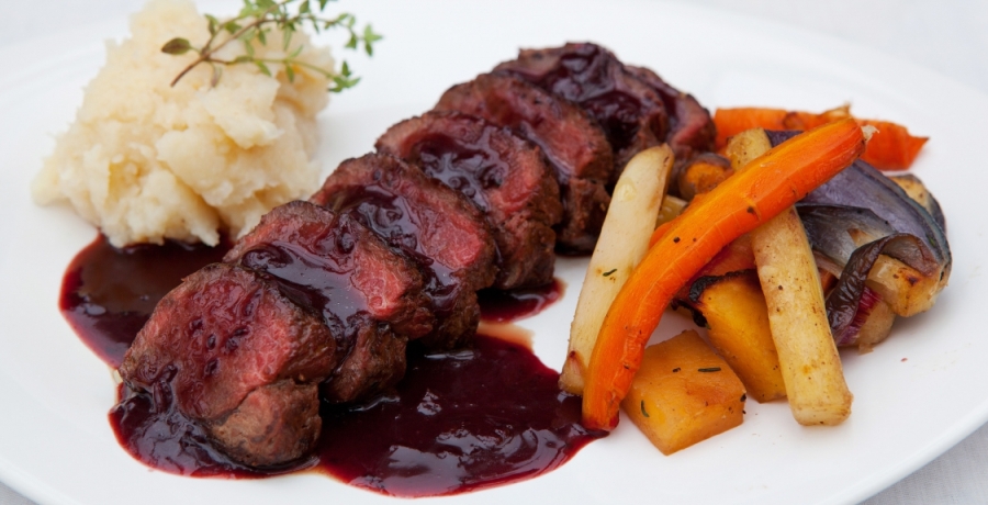 pan_fried_venison_with_a_blackcurrant_jus__recipe-large
