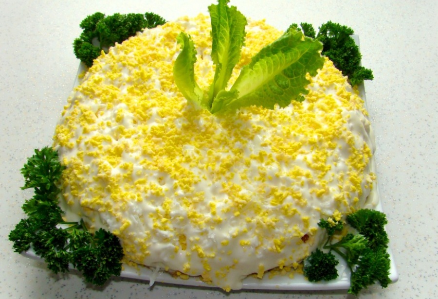 салат з яєць і крабових паличок «конвалія»