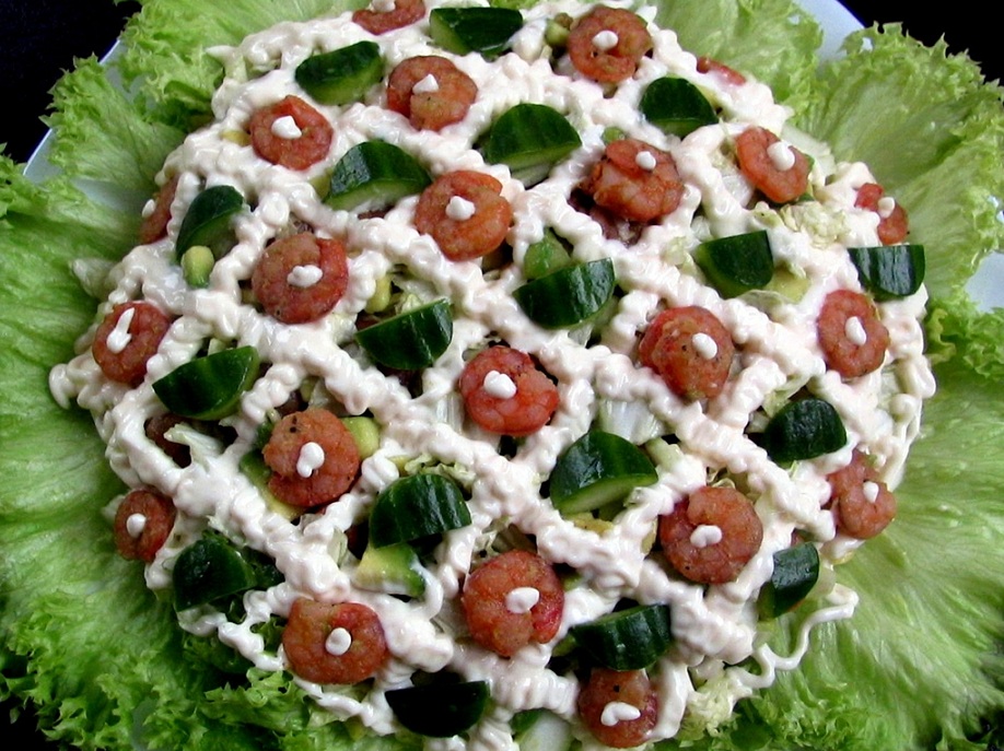 салат з пекінської капусти з копченою скумбрією