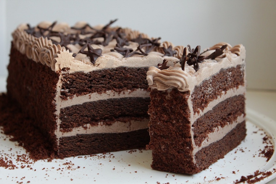 шоколадний бісквітний торт на кефірі