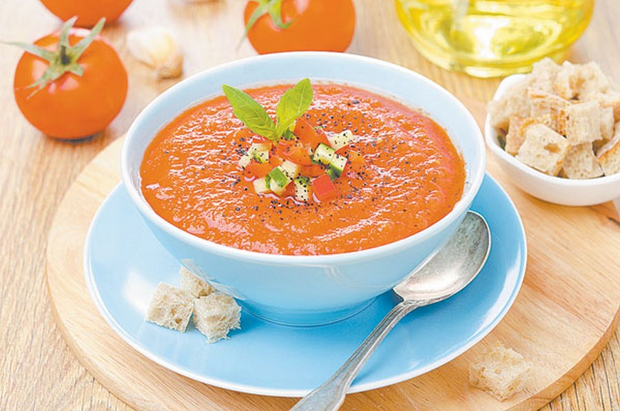 холодний томатний суп гаспачо із сухариками