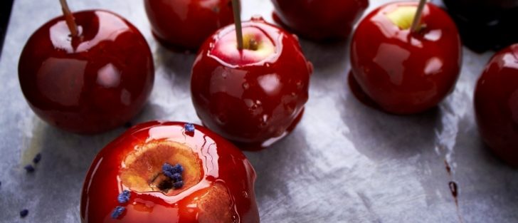 Карамелізовані яблука: солодкий фаст-фуд за розумні гроші