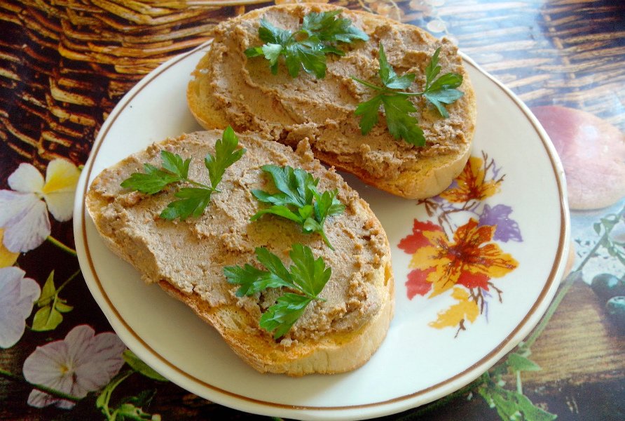 Ніжний курячий паштет: рецепт ідеальної намазки для бутербродів і тостів