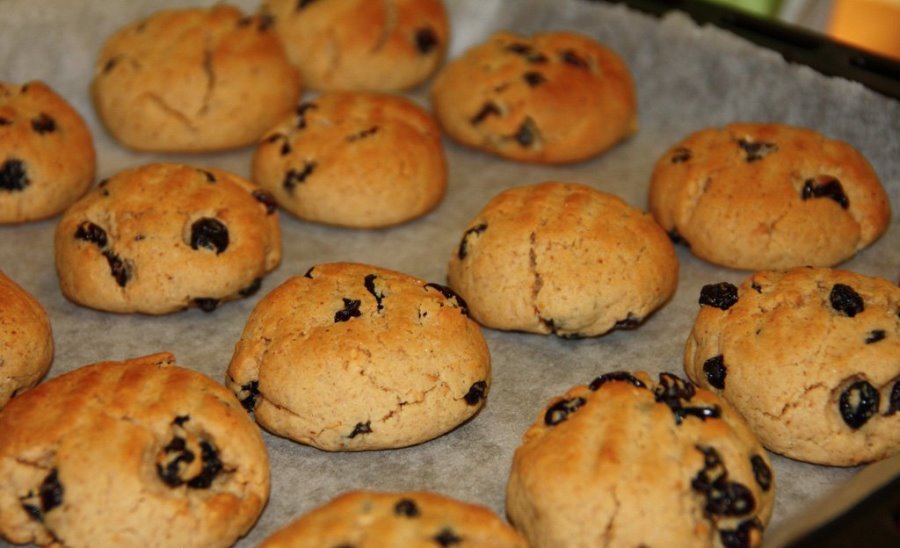 Розсипчасте печиво на кефірі з родзинками