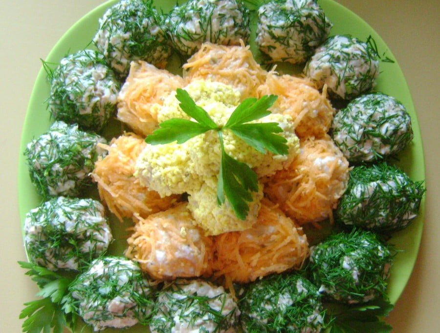 Рибний салат «Різнокольорові кульки»