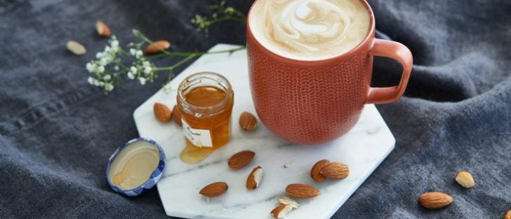 Кава з медом та корицею — вітамінний заряд на весь день