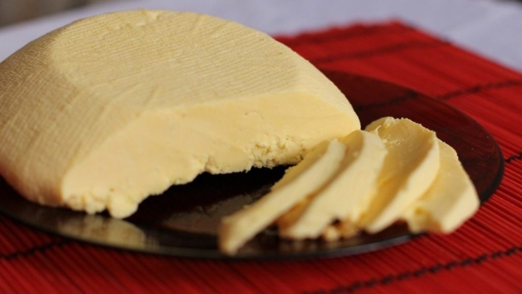 Як зменшити жирність сиру в домашніх умовах?