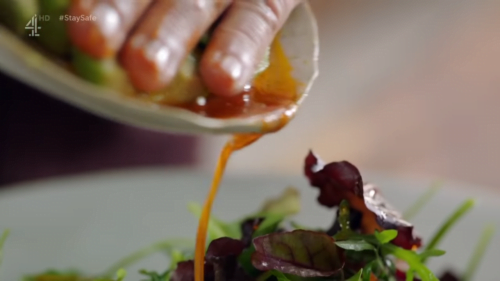 Гарбузовий салат з гострим соусом від Джеймі Олівера
